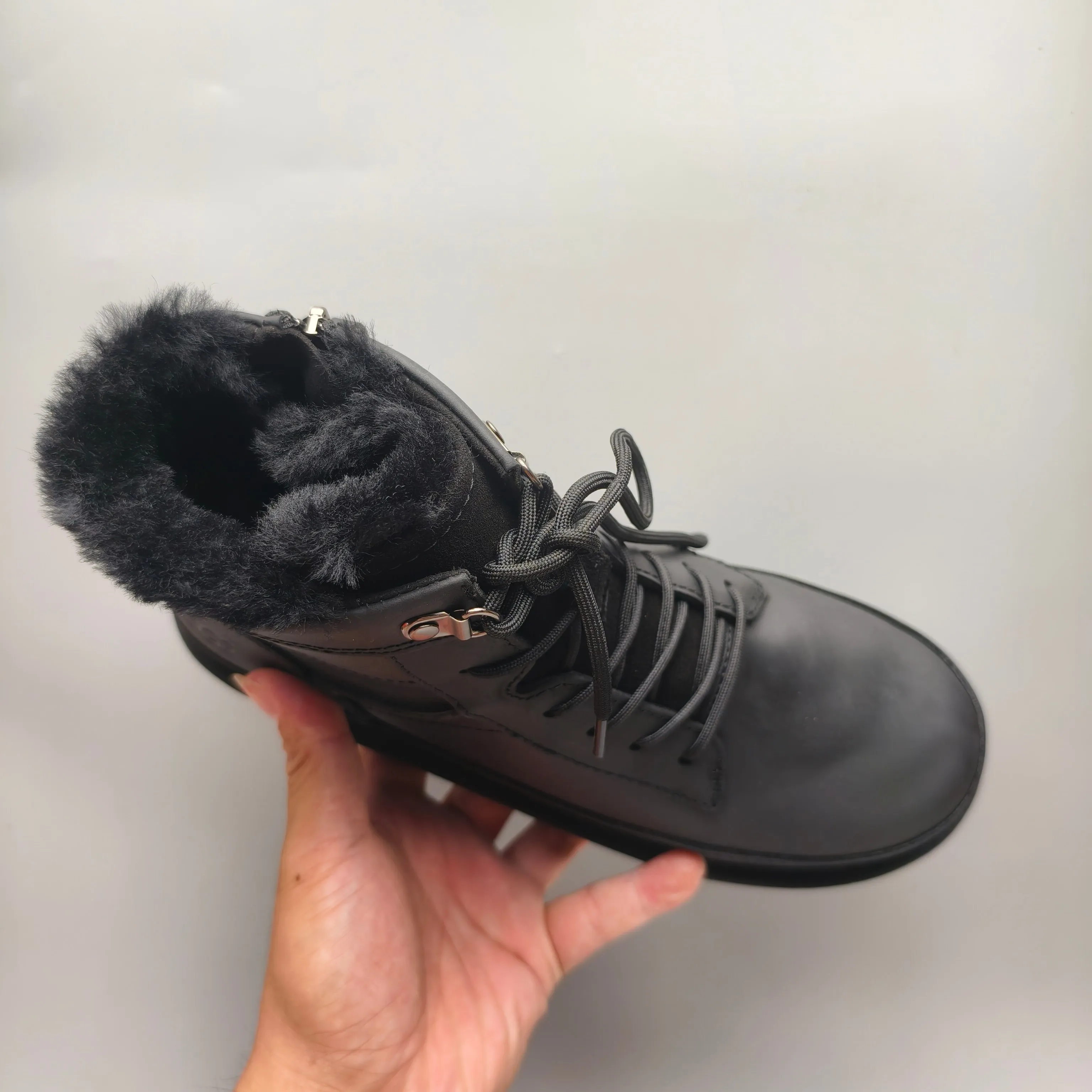 💰720 UGG sheepskin all-in-one snow boots 4580 mid-top patent leather lace-up side zipper men's color matching: black maroon matching code: 39-45